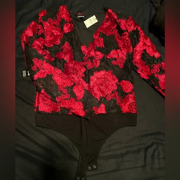 Black and Red lace and floral body suit - Picture 1 of 3